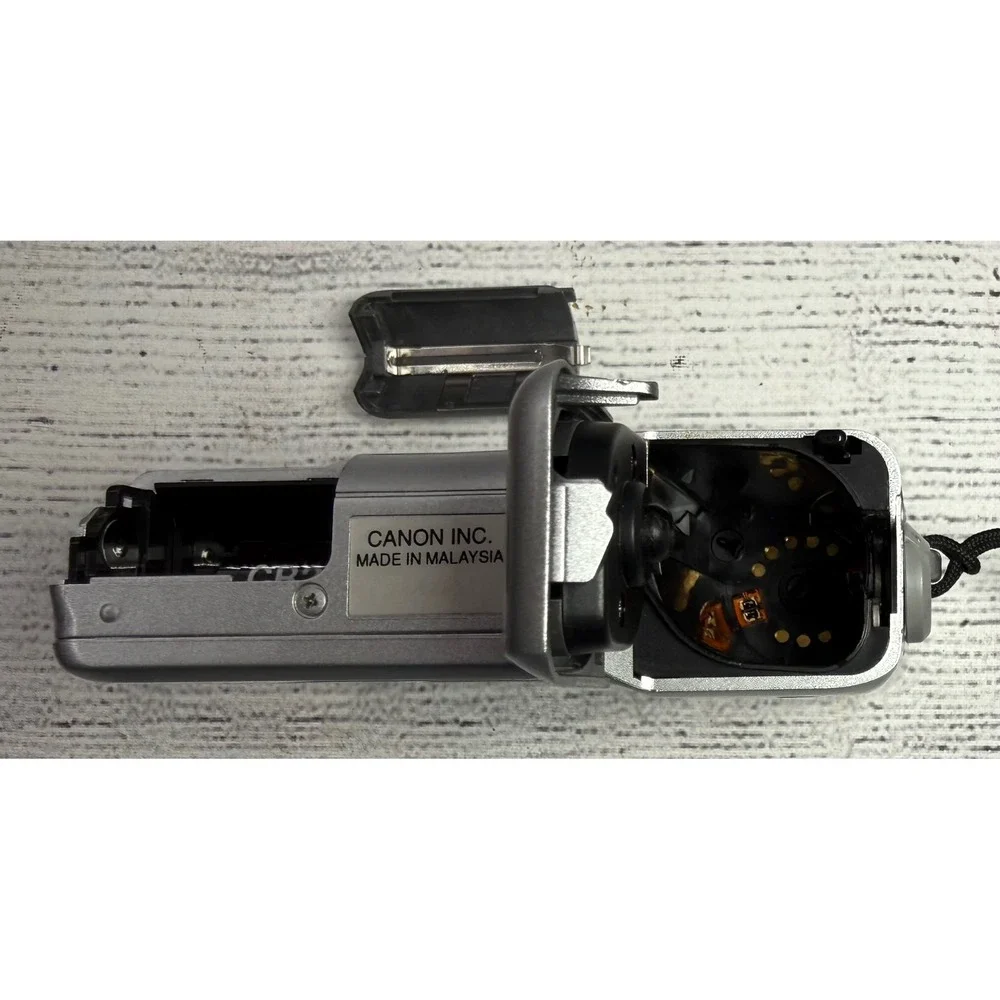 Canon ELPH Jr 26mm f2.8 APS Film‎ Camera Silver Point and Shoot Vintage
